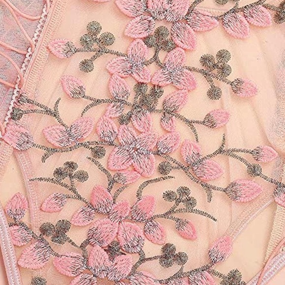 Lingerie - Picture 2 of 8